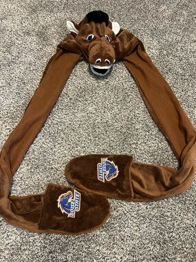 Boise State Broncos Horse Hat with Gloves